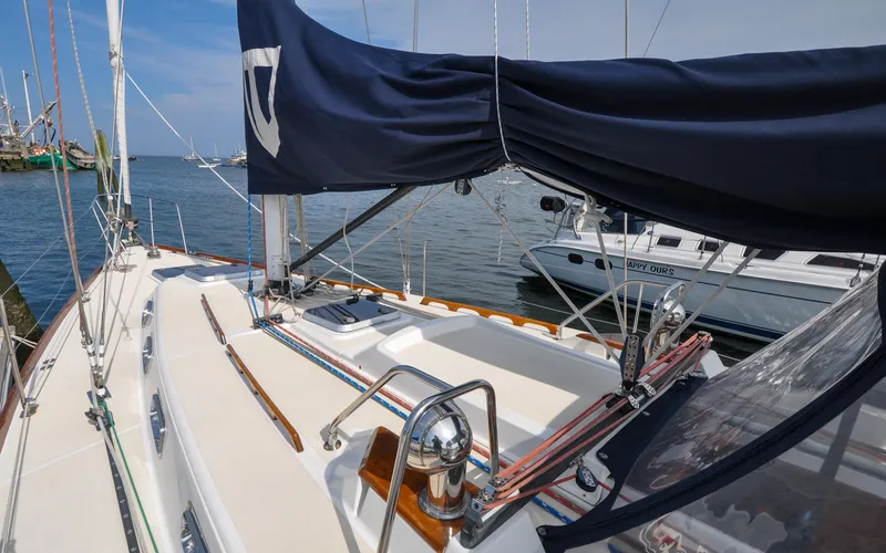 Slide: The Image of Tartan 4100 - Diamond - Coach Roof - 41