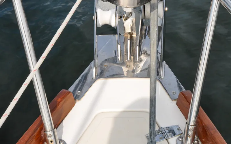 Slide: The Image of Tartan 4100 - Diamond - Foredeck - Bow Rollers - 49