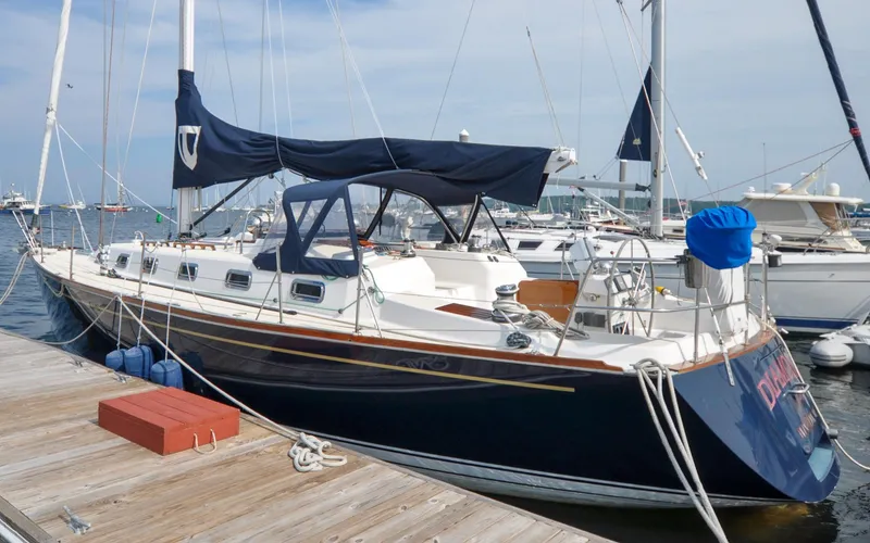 Slide: The Image of Tartan 4100 - Diamond - On Dock - 5