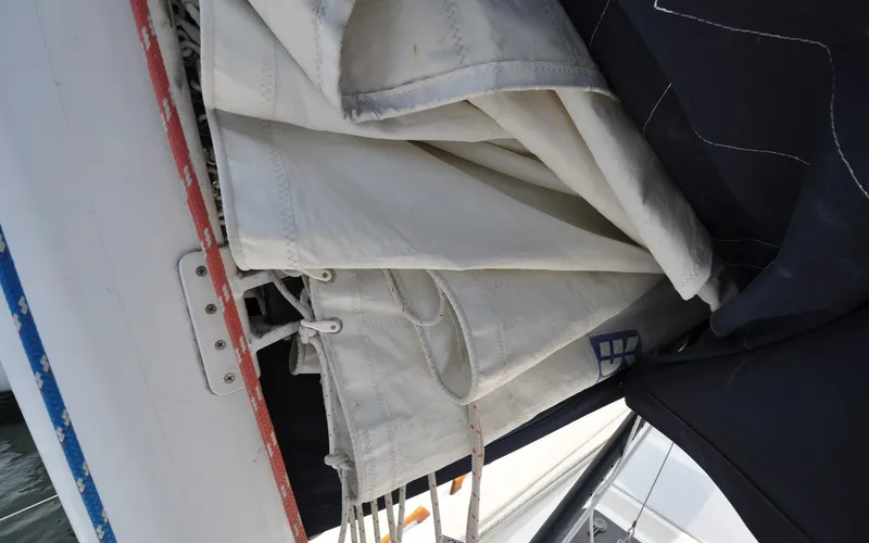 Slide: The Image of Tartan 4100 - Diamond - Mainsail - 53