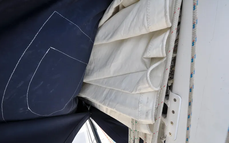 Slide: The Image of Tartan 4100 - Diamond- Mainsail - 54