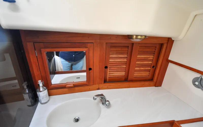 Slide: The Image of Tartan 4100 - Diamond - Head Compartment - Vanity - 60