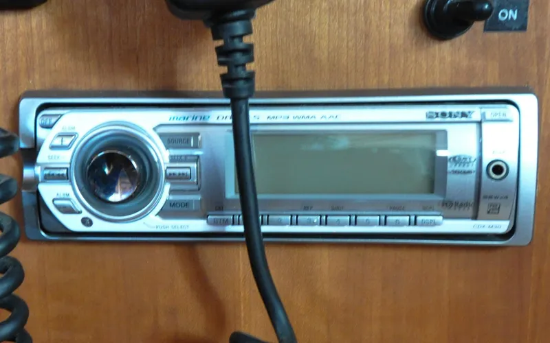 Slide: The Image of Tartan 4100 - Diamond - Navigation Station - Stereo Receiver - 71