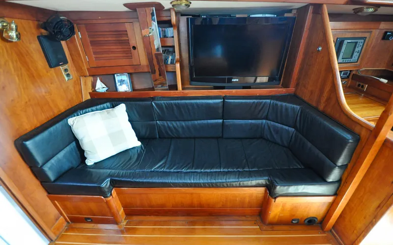 Slide: The Image of Tartan 4100 - Diamond - Salon - Starboard Settee - 82