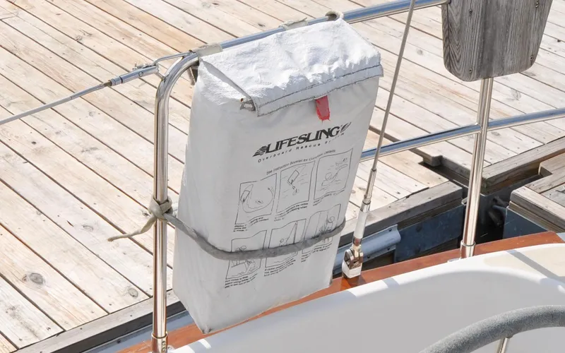 Slide: The Image of Tartan 4100 - Diamond - Cockpit - Life Sling - 9