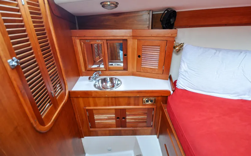 Slide: The Image of Tartan 4100 - Diamond - Forward Cabin - Sink and Vanity - 94