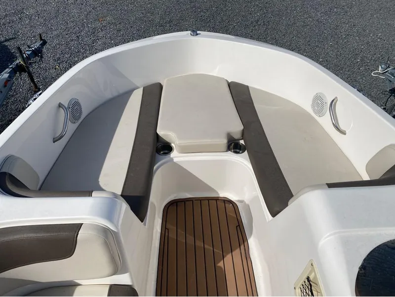 Slide: The Image of Bayliner Element E18 2020 - 4