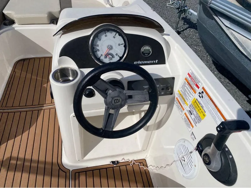 Slide: The Image of Bayliner Element E18 2020 - 6