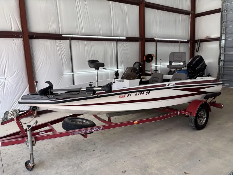 Slide: The Image of 2005 Hydra-Sports Z255 boat on trailer in a garage setting. - 10