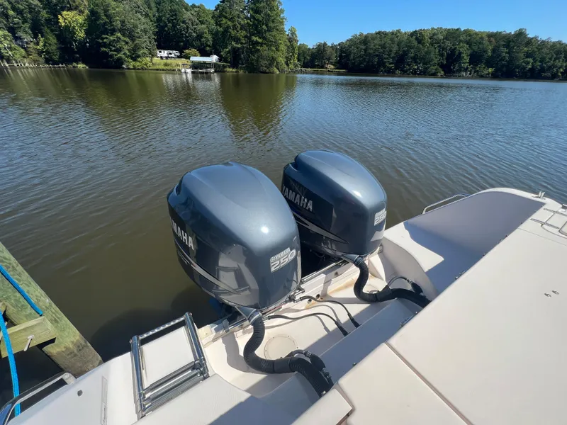 Slide: The Image of Grady White 290 - 24