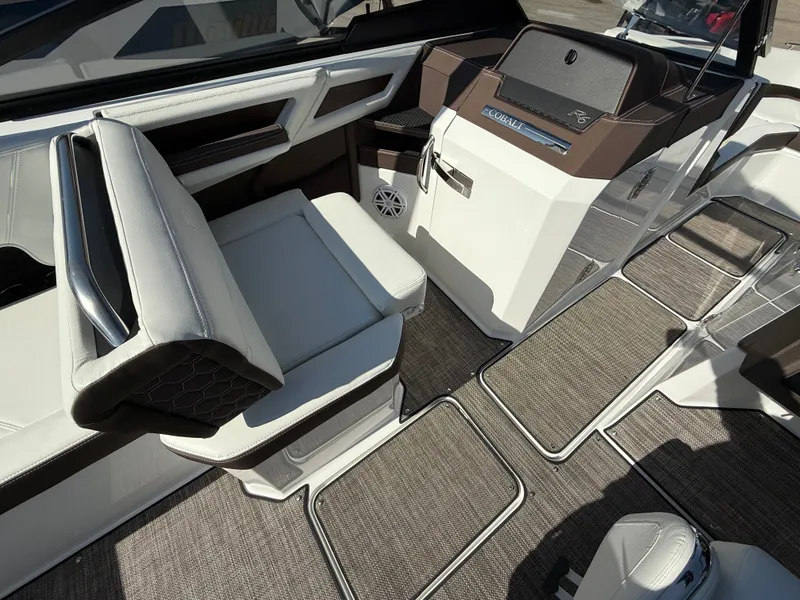 Slide: The Image of Cobalt R6 Surf 2025 - 667