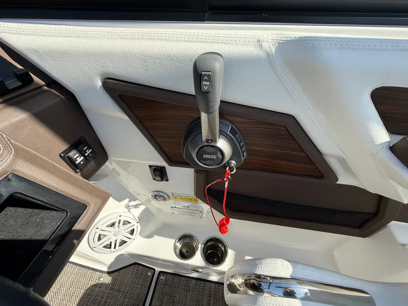 Slide: The Image of Cobalt R6 Surf 2025 - 674