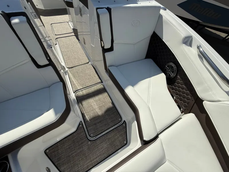 Slide: The Image of Cobalt R6 Surf 2025 - 678