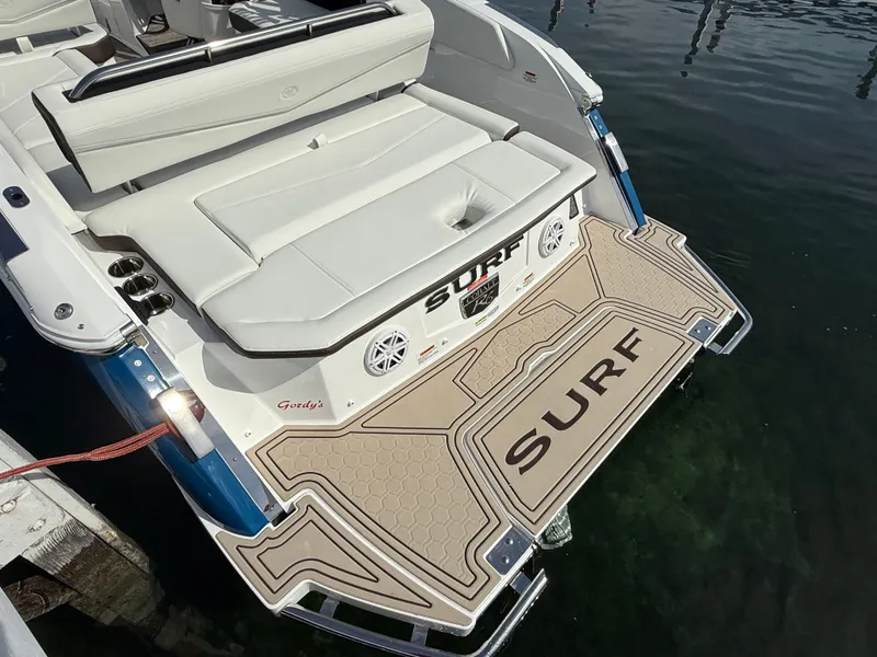 Slide: The Image of Cobalt R6 Surf 2025 - 682