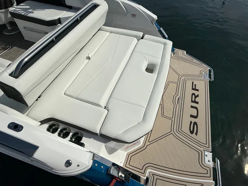 Slide: The Image of Cobalt R6 Surf 2025 - 683