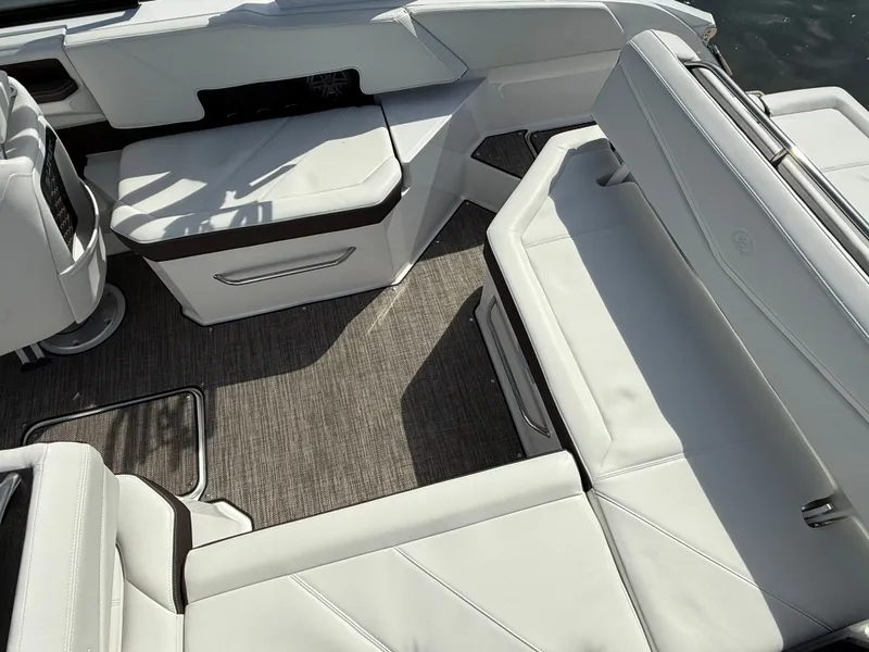 Slide: The Image of Cobalt R6 Surf 2025 - 687