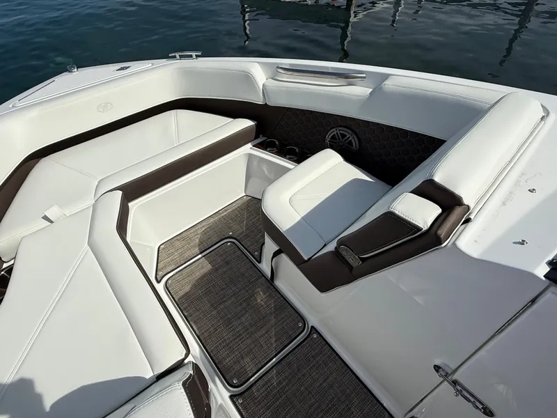 Slide: The Image of Cobalt R6 Surf 2025 - 694