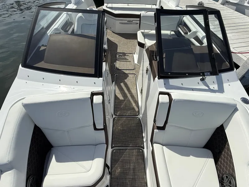 Slide: The Image of Cobalt R6 Surf 2025 - 697