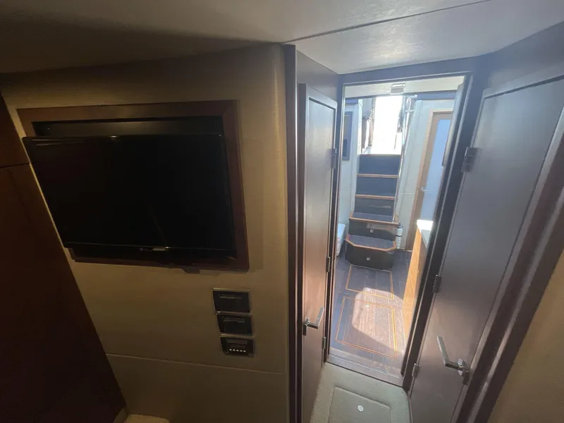 Slide: The Image of Interior of 2016 Sea Ray 470 Sundancer yacht with TV and hallway view. - 19