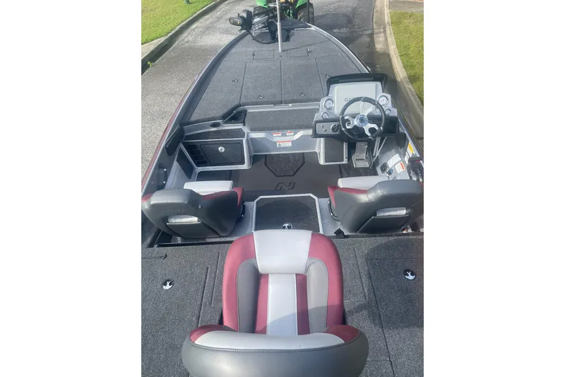 Slide: The Image of 2025 Nitro Z21 XL Pro boat interior with modern dashboard and seating. - 90