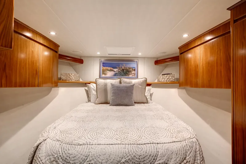 Slide: The Image of Viking 62 On the Edge III - Master - 10