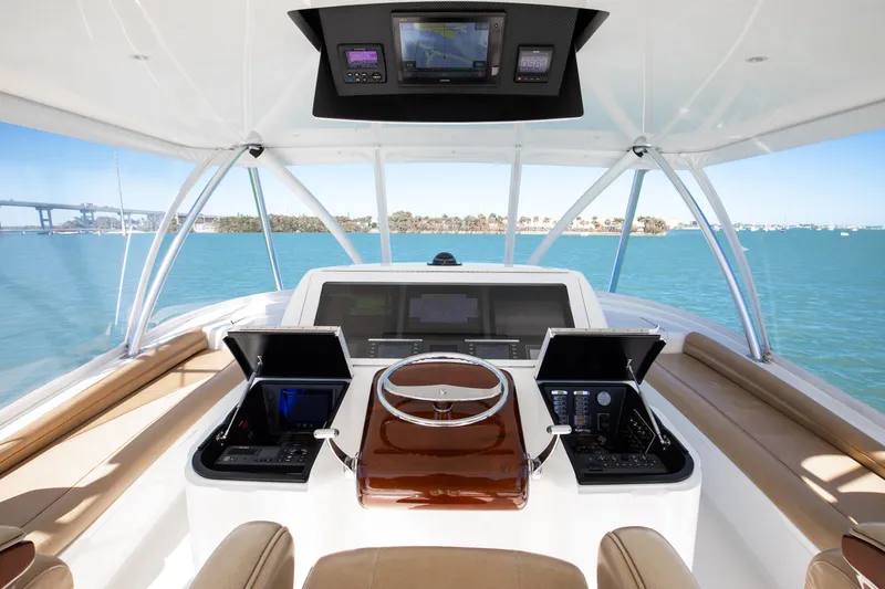 Slide: The Image of Viking 62 On the Edge III - Helm - 29