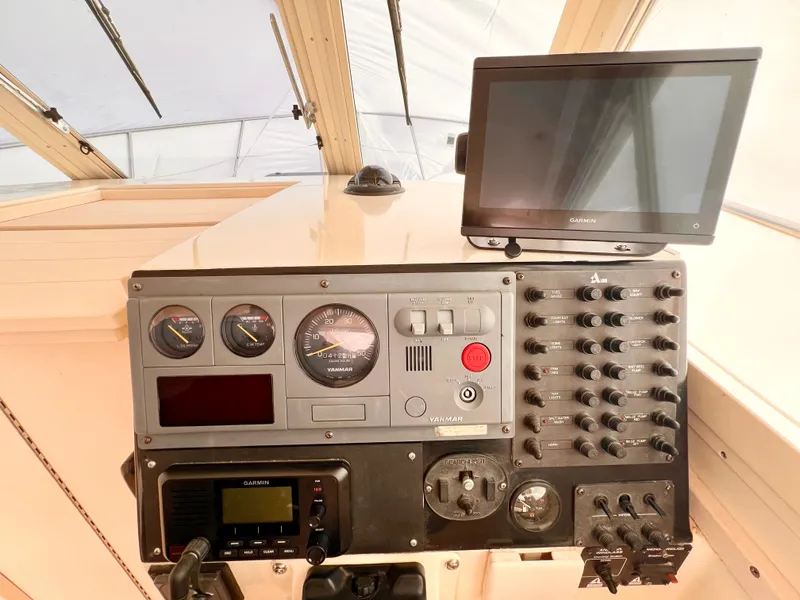 Slide: The Image of Control panel of a 2000 Albin 28 Tournament Express boat with gauges and navigation screen. - 10