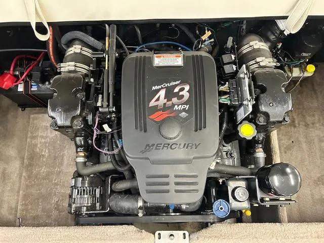 Slide: The Image of Engine of a 2006 Stingray 200 CX Cuddy boat, featuring a MerCruiser 4.3 MPI. - 20