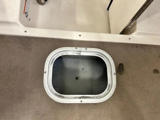 Slide: The Image of Hatch opening on 2006 Stingray 200 CX Cuddy boat deck. - 6