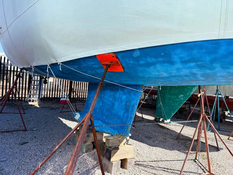 Slide: The Image of Jeanneau 40.3 sailboat from 2005 on stands, showing blue hull and keel. - 13
