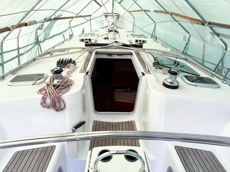 Slide: The Image of 2005 Jeanneau 40.3 sailboat deck under cover, featuring ropes and winches. - 5