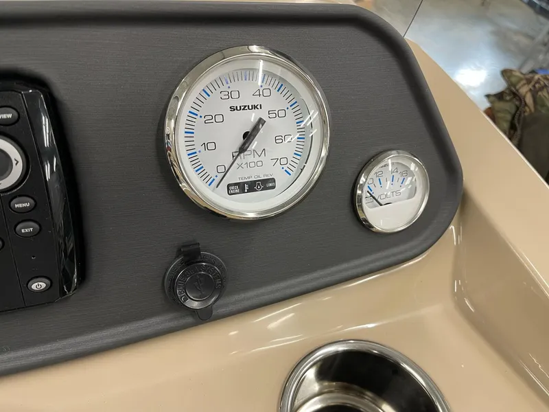 Slide: The Image of Dashboard of 2025 Bentley Pontoons 200 Fish-N-Cruise with Suzuki RPM gauge. - 25