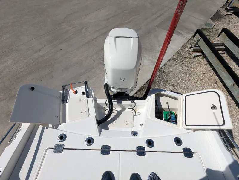 Slide: The Image of Boston Whaler 240 Dauntless 2017 boat stern view with outboard motor and storage compartments. - 22