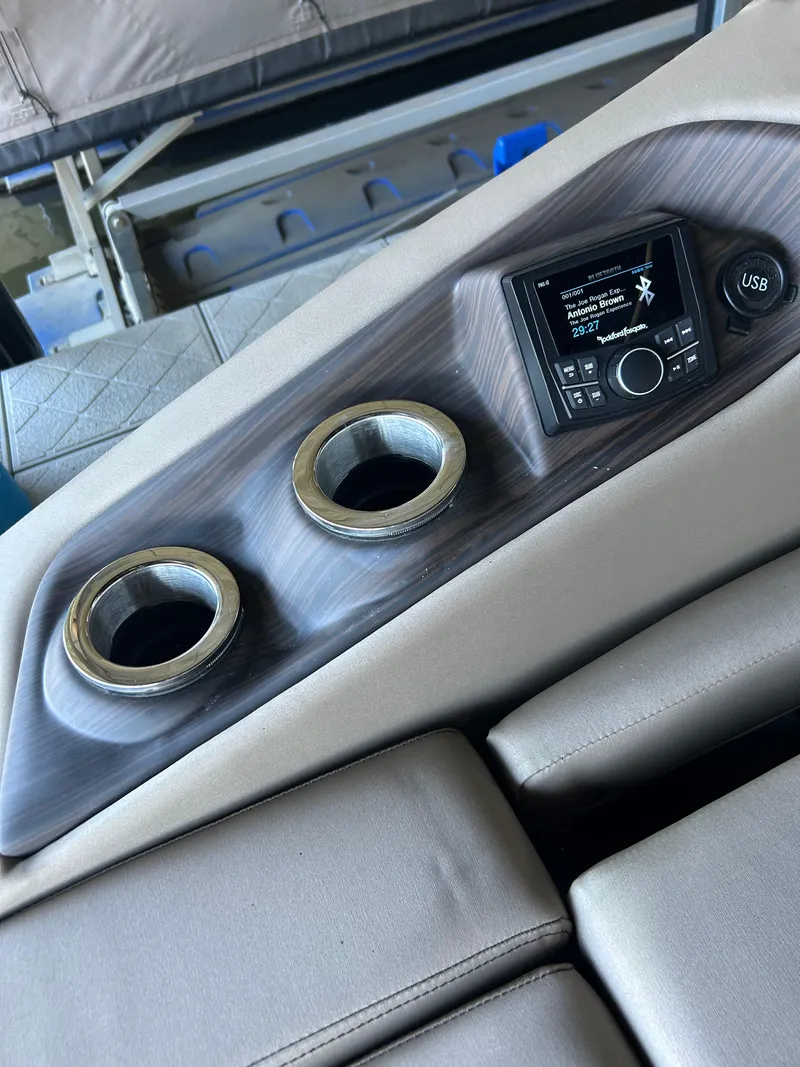 Slide: The Image of 2023 Bennington 25 QSBA boat console with cup holders and USB port. - 11