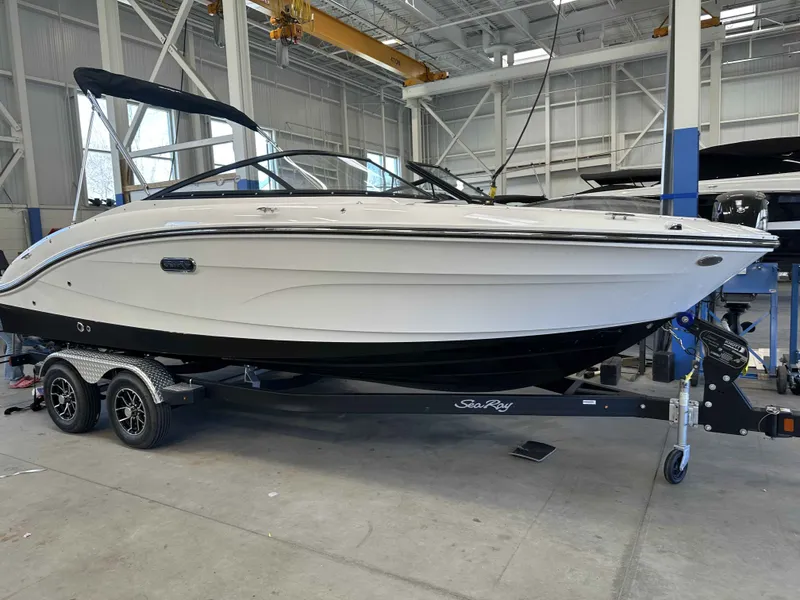 The Image of Sea Ray SPX 210 2025 - 1