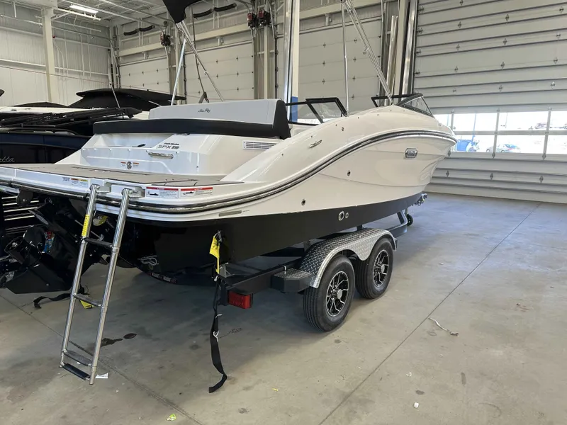 Slide: The Image of Sea Ray SPX 210 2025 - 3