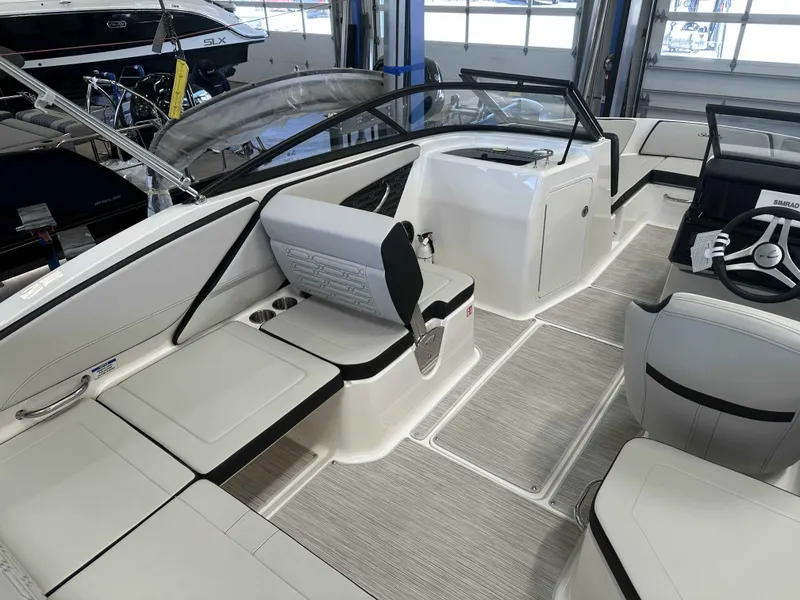 Slide: The Image of Sea Ray SPX 210 2025 - 5