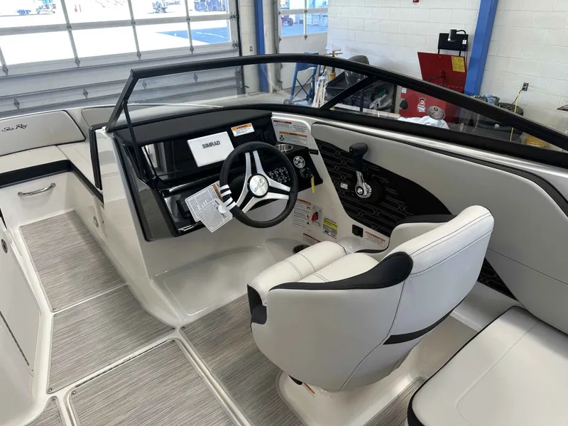 Slide: The Image of Sea Ray SPX 210 2025 - 6