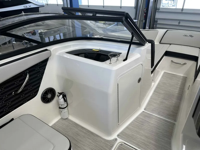 Slide: The Image of Sea Ray SPX 210 2025 - 7