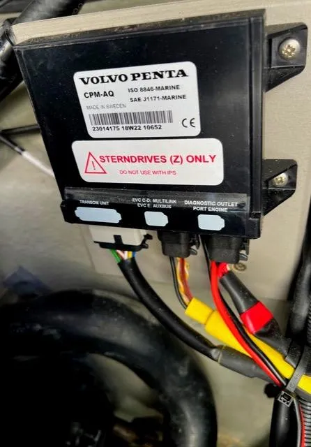 Slide: The Image of Volvo Penta control unit in a 2019 Sargo 33 All Season boat. - 14