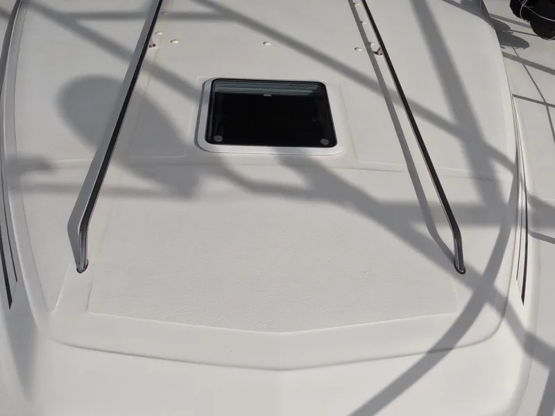 Slide: The Image of 1998 Sea Ray 500 Sundancer deck with hatch and railings. - 41