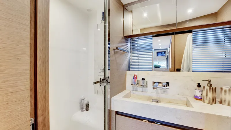 Slide: The Image of Prestige 680 2018 - 50