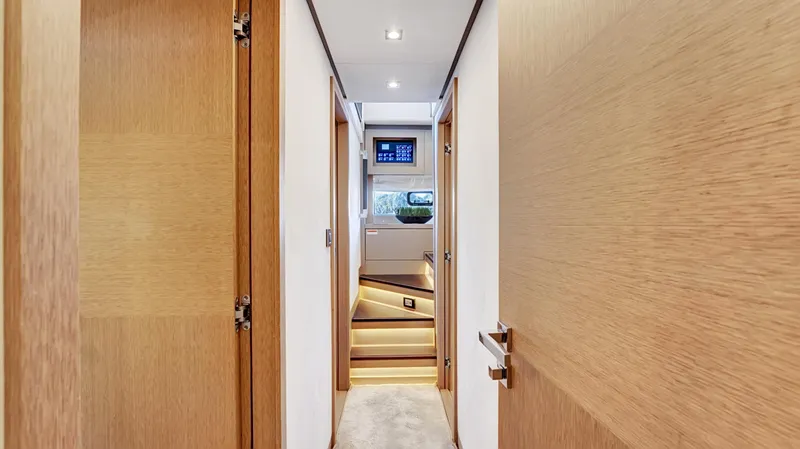 Slide: The Image of Prestige 680 2018 - 51