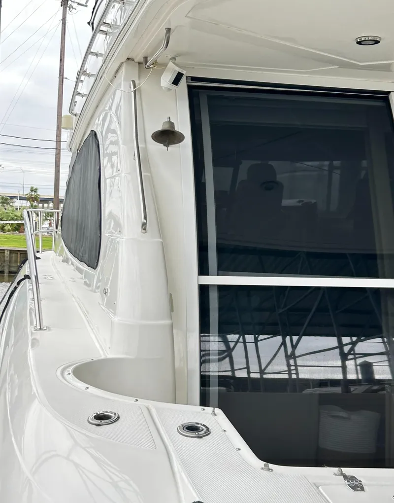 Slide: The Image of 2004 Cruisers Yachts 5000 Sedan Sport, sleek exterior with tinted windows and modern design. - 7