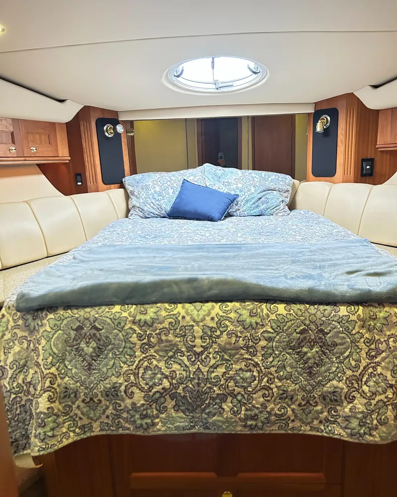 Slide: The Image of Cruisers Yachts 5000 Sedan Sport 2004 - 53