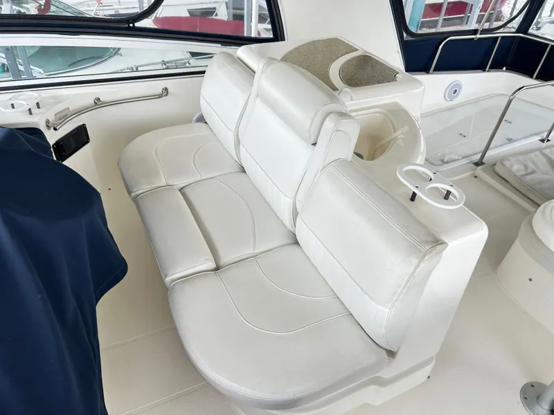 Slide: The Image of Cruisers Yachts 5000 Sedan Sport 2004 - 62