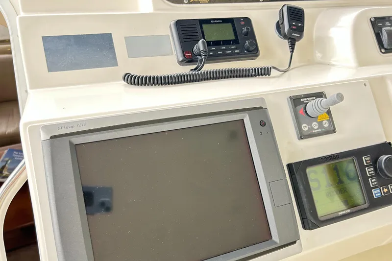 Slide: The Image of Cruisers Yachts 5000 Sedan Sport 2004 - 69