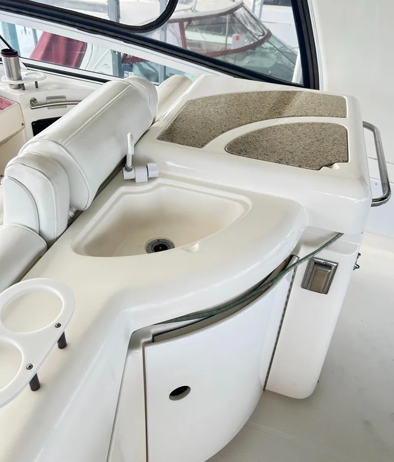 Slide: The Image of Cruisers Yachts 5000 Sedan Sport 2004 - 73