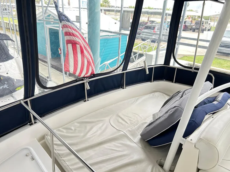 Slide: The Image of Cruisers Yachts 5000 Sedan Sport 2004 - 75