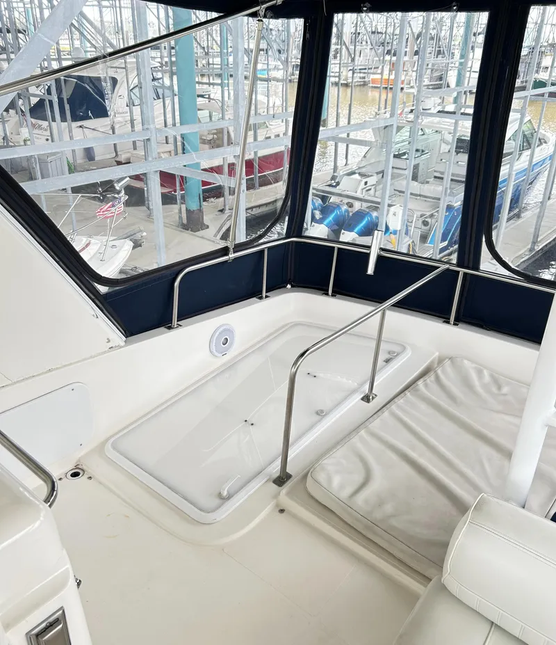 Slide: The Image of Cruisers Yachts 5000 Sedan Sport 2004 - 76